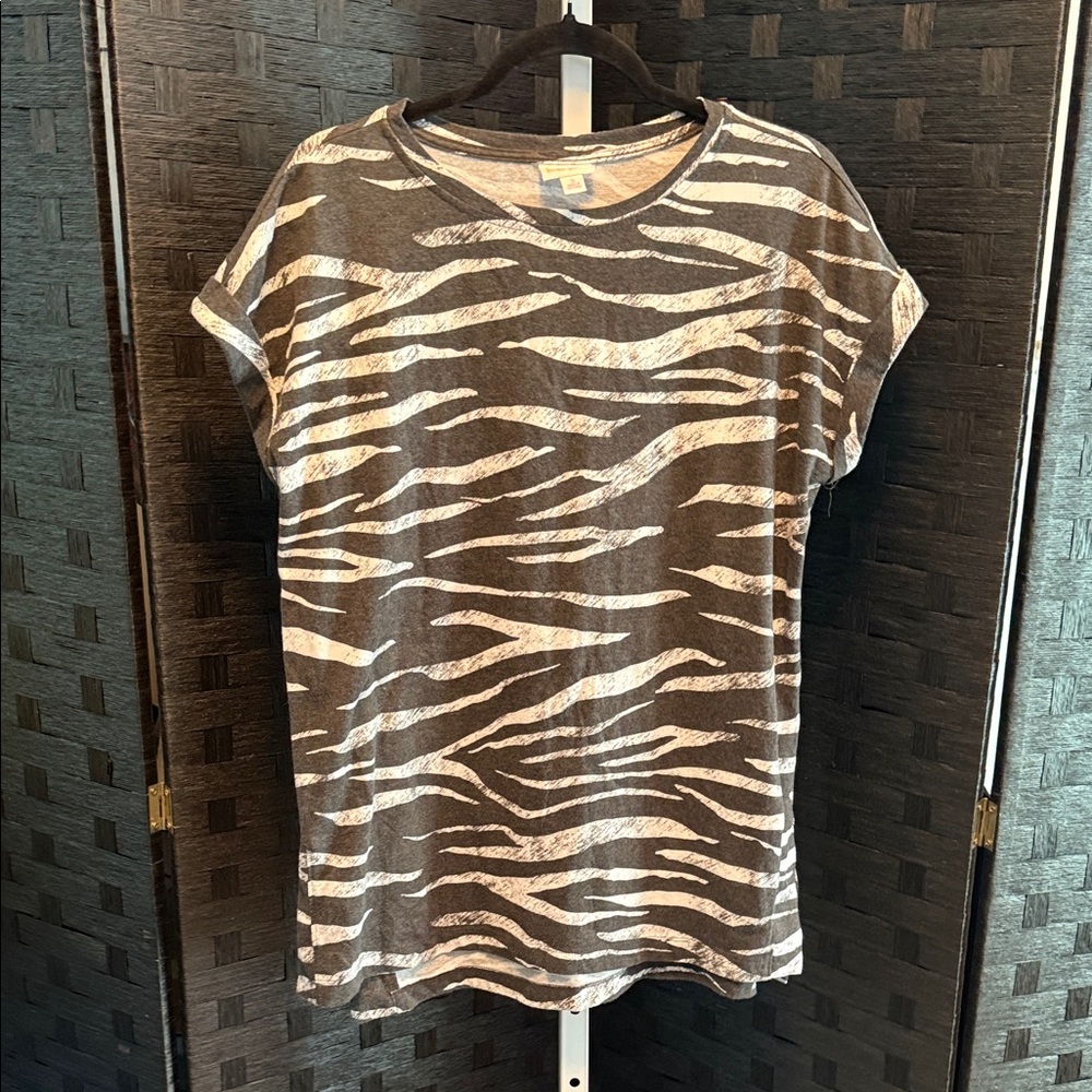 LuLaRoe Black and White Zebra Print Short Sleeve Top
